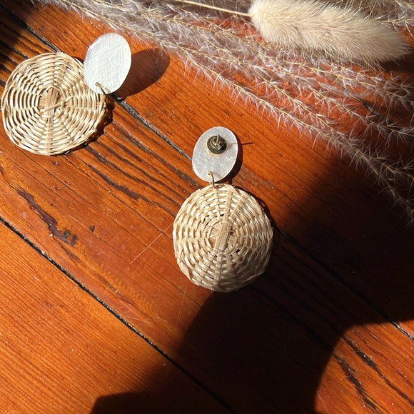 Straw Earrings - BUNDLE ONLY - Picture 2 of 2